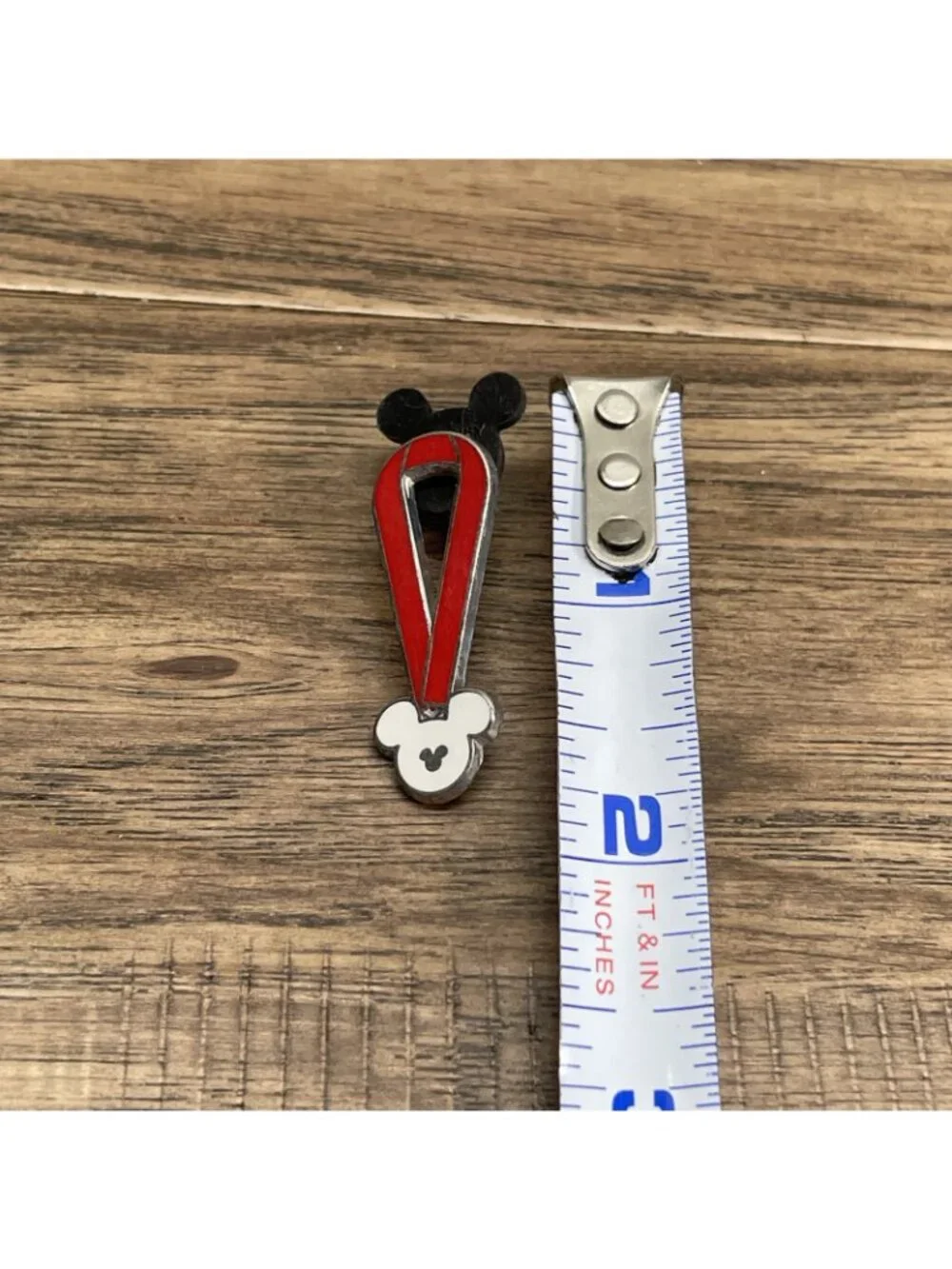 Disney Pin 2010 Hidden Mickey 4 of 5 Red Lanyard Ribbon WDW Pin Traders JD KG